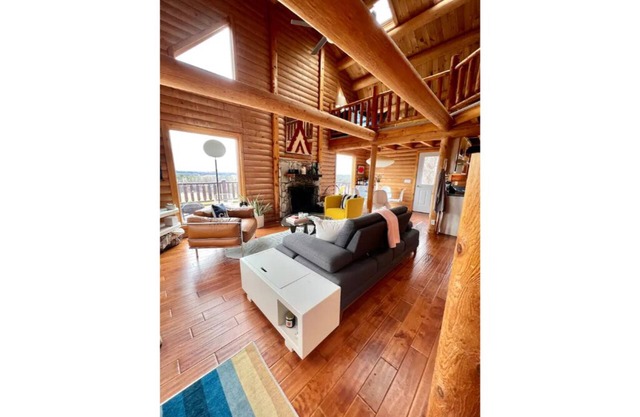 Idyllic Retro Hudson Cabin