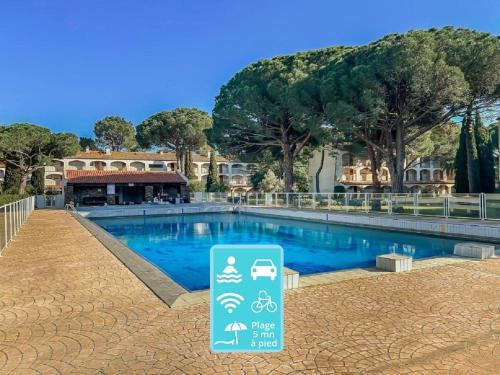 Idyllique ! Piscine, vue jardin et montagne, parking, local à vélos, et à 2 pas de la plage !