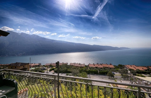 Il Grano - Theater Home, with beautiful lake view