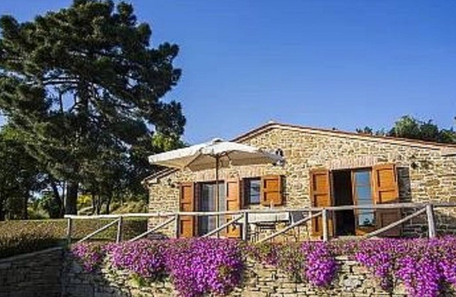 Cabaña Il Leccio con piscina y jardín panorámico