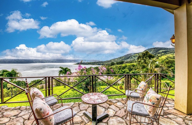 Imagine sipping your morning coffee as the sun begins to rise just over Vulcan Arenal