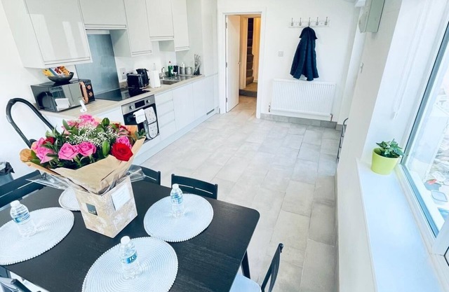 Immaculate 2 Bed House in Cambridge