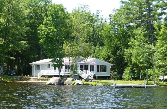 Inmaculada casa frente al lago