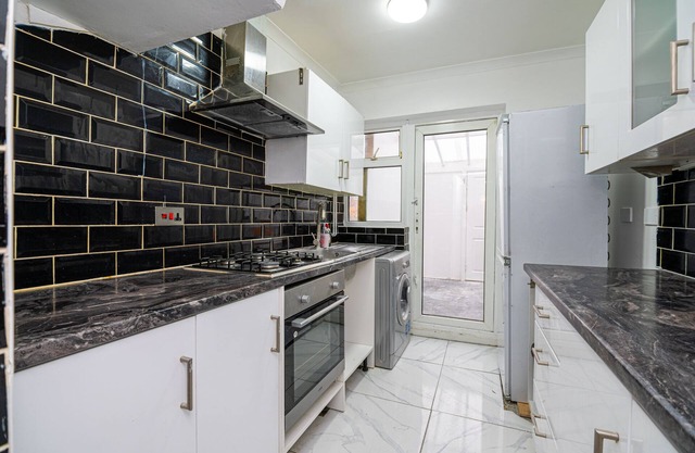Impeccable 3-Bed House in Abbeywood