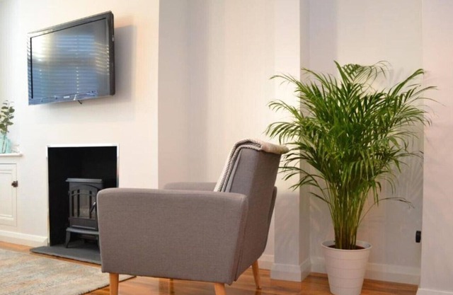 Impeccable clean and fully refurbished in Top Belfast Location