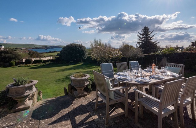Impessive Coastal House with direct access to beaches & SW Coast Path