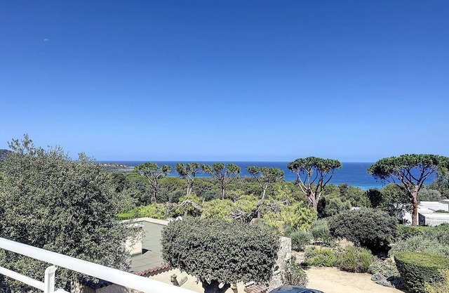 Un Corbara, bajo chalet - vistas al mar - cerca de la playa Bodri.