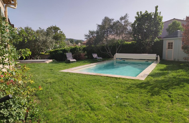En el corazón de una casa de pueblo provenzal de 130m2 con piscina grande