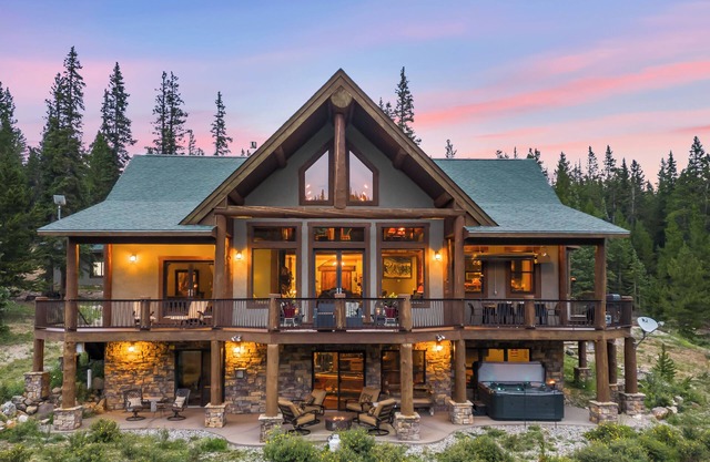 Incredible Mountain Getaway Hot Tub, Pool Table, Hot Springs, Moose sightings