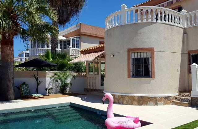 villa en la Torre de la Horadada,a 240m de la playa