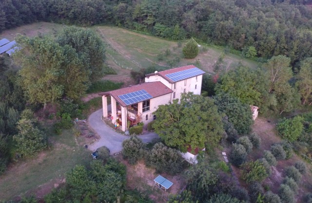 Agriturismo B & b habitaciones para familias individuales y grupos. Piscina, spa, restaurante
