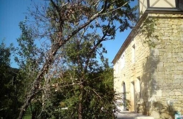 Casa de campo independiente, zona verde muy tranquila, cerca de Périgord negro Lot y Corrèze