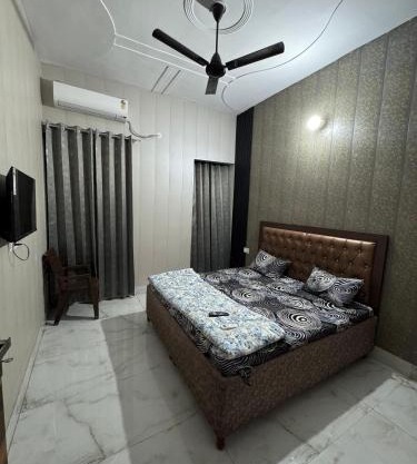 Independent House, 2 Bedroom, 2 Bath Livingroom,Lobby,kitchen,car parking