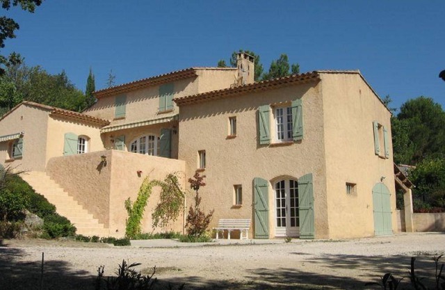 Estudio independiente en la villa de planta baja, con aparcamiento seguro