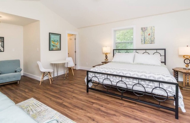 Indian Hills Retro Motel Suite I