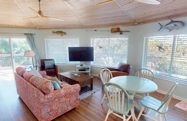 Indian Pass 2Bdrm Cottage | Steps from the Beach