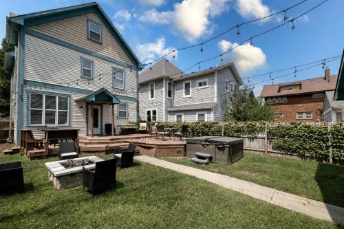 Indy Gem, Mins from Downtown with Hot Tub
