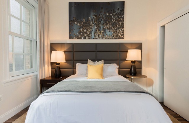 Inner Harbor's Best Furnished Luxury Apartments 1 Bedroom Apts by Redawning