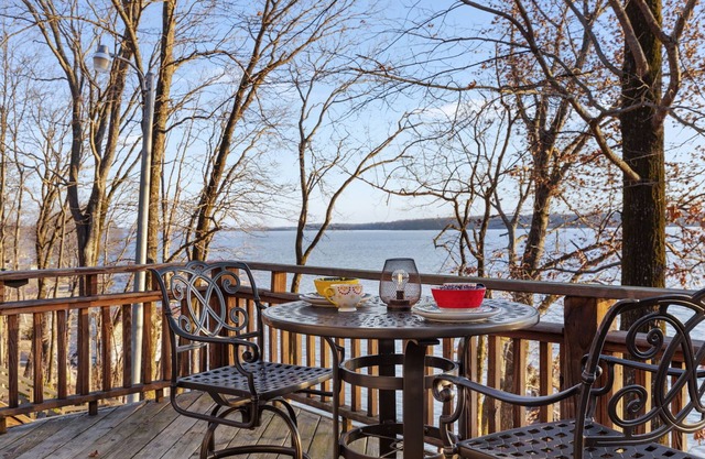 Instagram Worthy! 3 Levels on Scenic Wilson Lake with GameRoom/ Sleeps 8