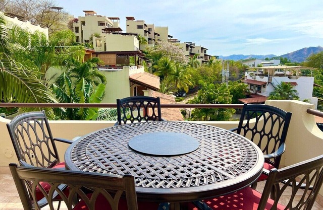 This condominium is a 2 bedroom(s), 1.5 bathrooms, located in Playas Del Coco, Provincia de Guanacaste.