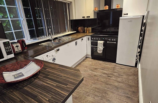 Inviting 1-Bed Apartment in Dartford