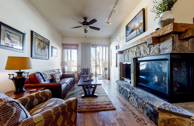Inviting condo w/ shared hot tubs, pool, steam room, firepit, and ski shuttle