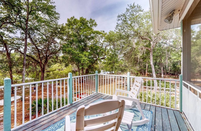 Inviting dog-friendly home + bungalow w/ boat ramp