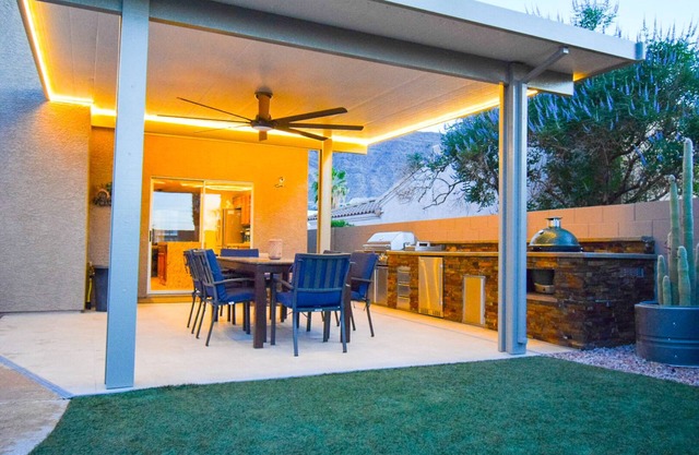 Invitando a Henderson Home con piscina privada