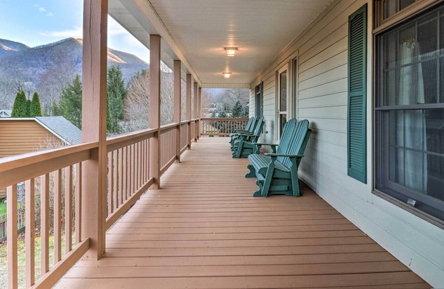 Inviting Maggie Valley House ~ 4 Mi to Slopes