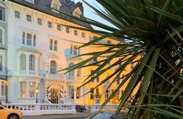 Iris Hotel