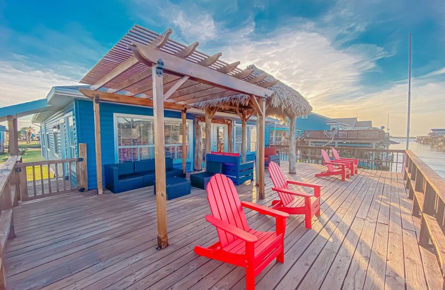 Island Tyme- Canal Waterfront Paradise with Sunset View!