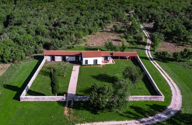 Casa de Istria con 2000 m2 de jardín