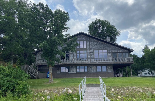 ¡Lujo en West Battle Lake - 5BR / 3BA y mascotas! Duerme 12.