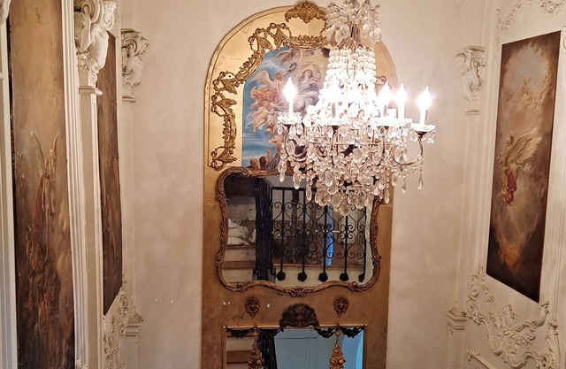 Italian Villa with city view of Birmingham with hot tub and security!
