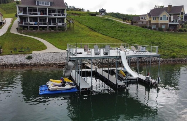 "J&J s Getaway", casa nueva, de alta gama y moderna con acceso al lago súper fácil