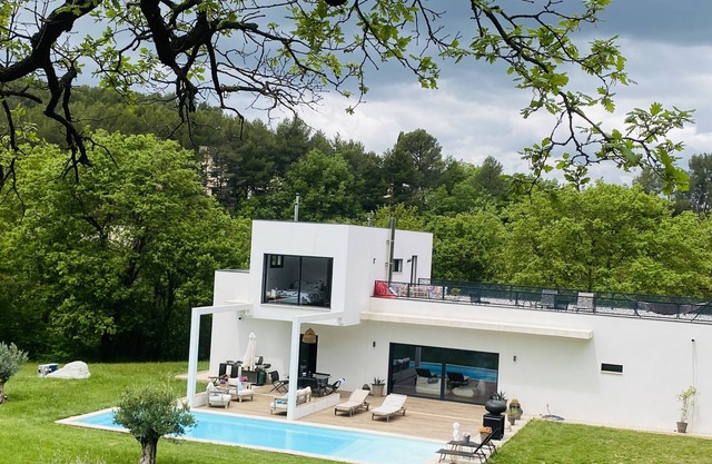 🇪🇸 – Jacasse Retreat: Villa Contemporánea de Lujo en la Naturaleza, Provenza
