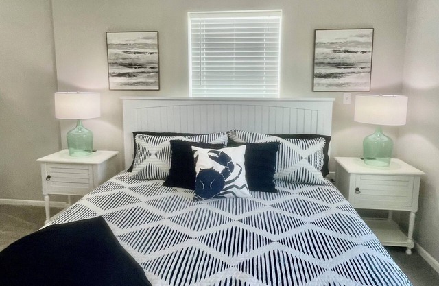 Jamaica Beach Vacation Home, Close to Pool and Beach!