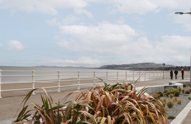 JASMINE VILLA, family friendly, with a garden in Llandudno