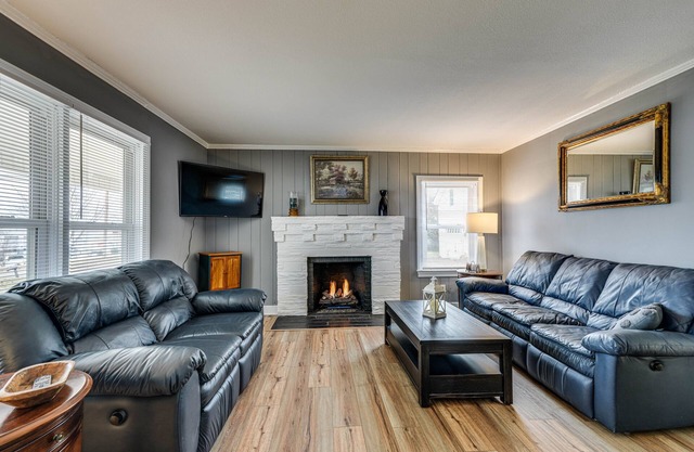 Johnson City Home: Fireplace, 1 Mi to Boone Lake!