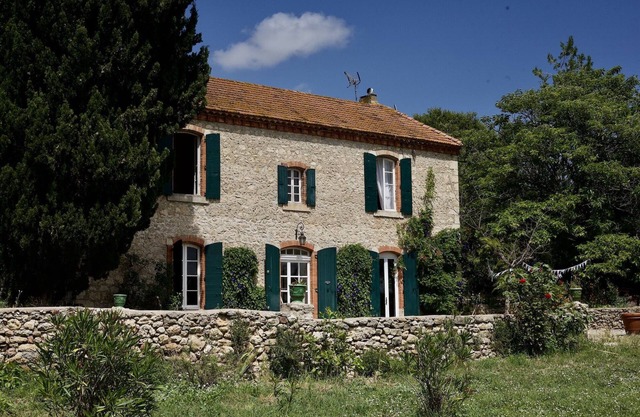 Jolie Maison de Campagne Avec Grande Piscine et Terrain de Tennis