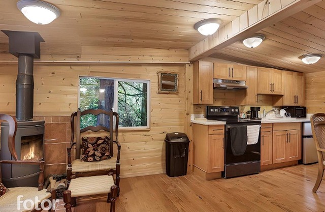 Cozy Cabin: Renovated on 22 Acres