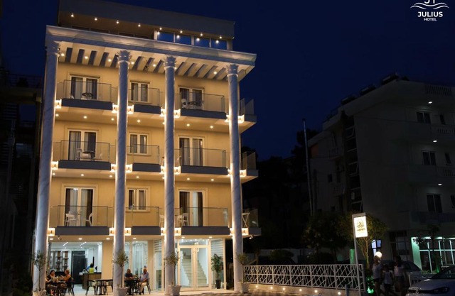 Julius Hotel