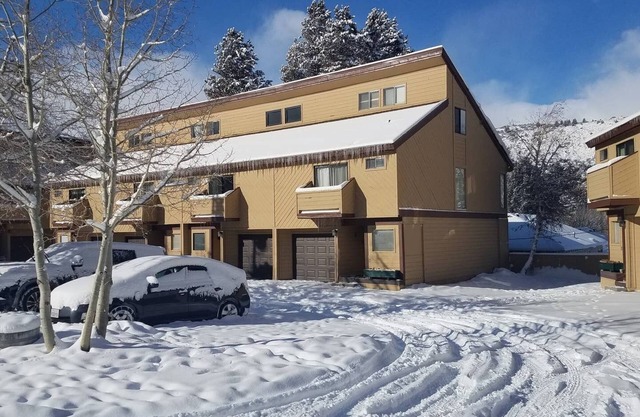 June Lake Home con vista - 2bd / 2ba + loft