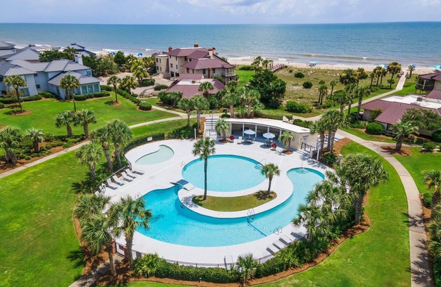 Villa frente al mar justo más allá de las dunas, cerca de la piscina y el club de playa