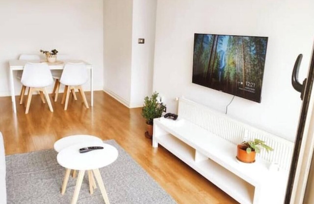 ¡Justo lo que estás buscando! 2 Dormitorios/2 Baños/Escenario