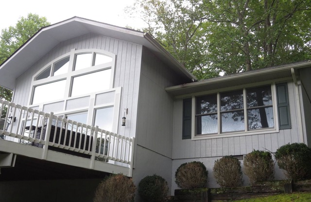 K & J Cottage Relax and Recharge on your vacation! Sleeps 8
