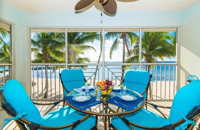 Kaibo Dreams - Modern Condo with Shared Pool & Jacuzzi, Walk to Restaurants