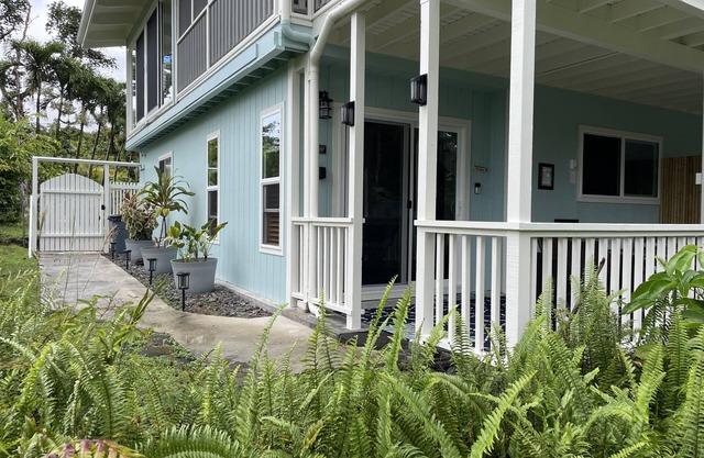 Kaloli Point retreat 3 blocks from the ocean and minutes to Shipman Beach trail!