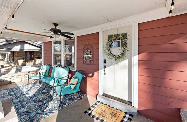 KC Charming Brookside Bungalow!