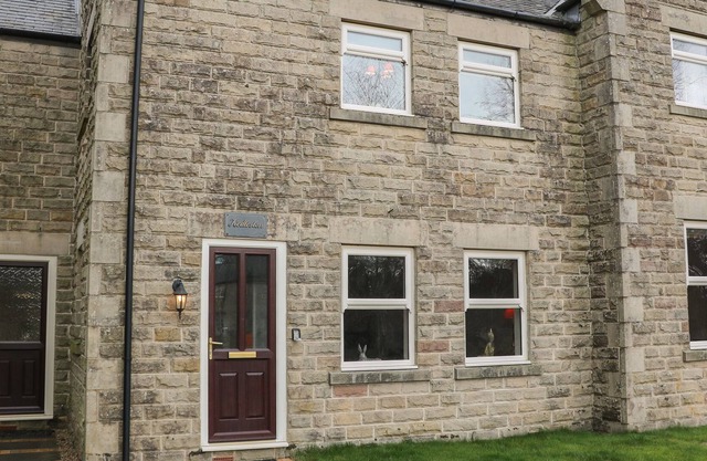 KEDLESTON, family friendly, character holiday cottage in Two Dales